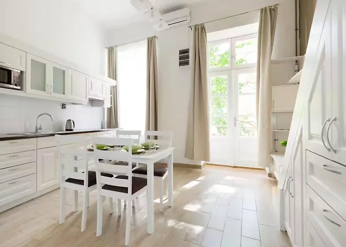 R39 Twin I And Ii - Center Market Garden With Ac * Budapest